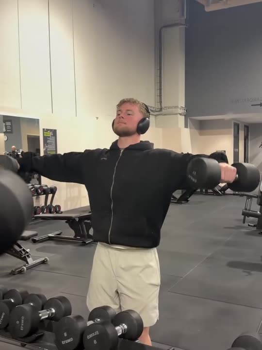 Tobias demonstrerer trening
