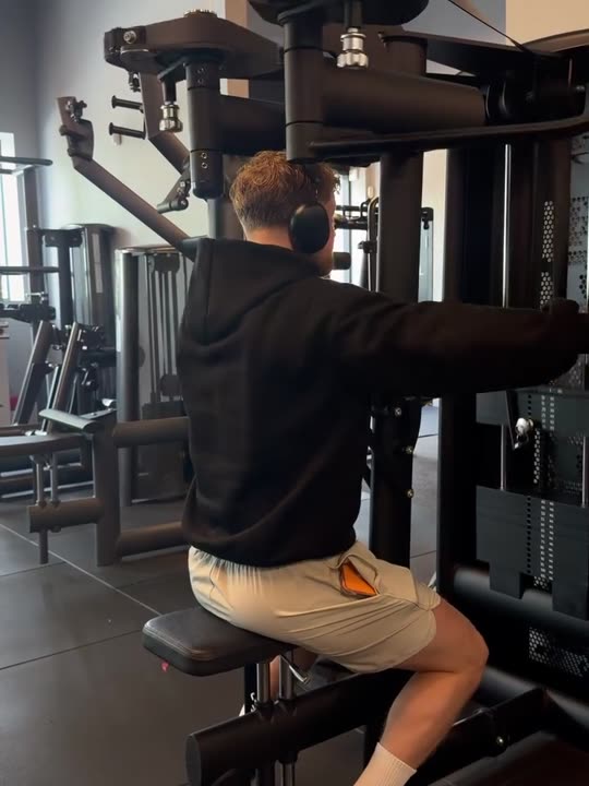 Tobias demonstrerer trening