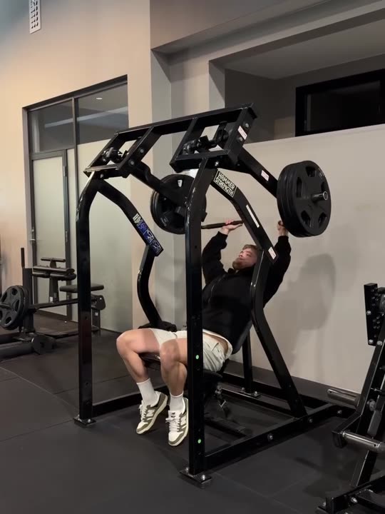 Tobias demonstrerer trening